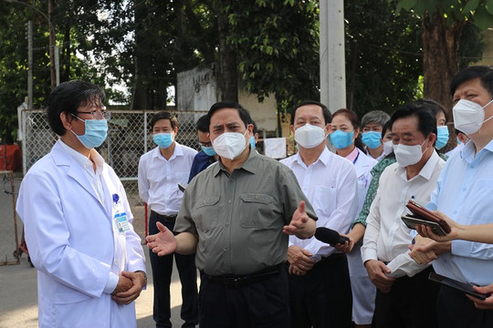 Thủ tướng Phạm Minh Chính động viên tuyến đầu chống dịch ở Bình Dương