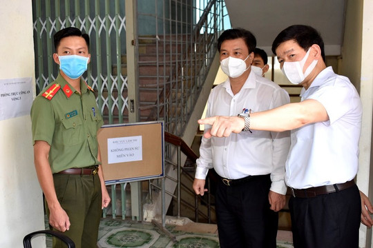 Thứ trưởng Nguyễn Hữu Độ: Tổ chức xét nghiệm cho cán bộ, giáo viên, nhân viên tham gia phục vụ kỳ thi