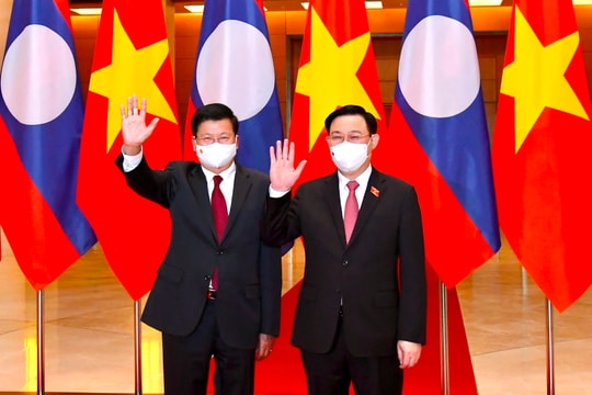 Chủ tịch Quốc hội Vương Đình Huệ hội kiến Tổng Bí thư, Chủ tịch nước Lào
