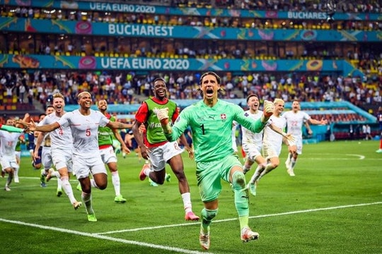 Thụy Sĩ loại Pháp, Tây Ban Nha vượt qua Croatia với "mưa bàn thắng"
