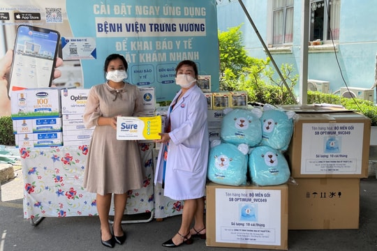 Vinamilk gửi tặng sữa và nhiều phần quà yêu thương đến vơi các “chiến binh nhí” tại bệnh  viện Trung Ương
