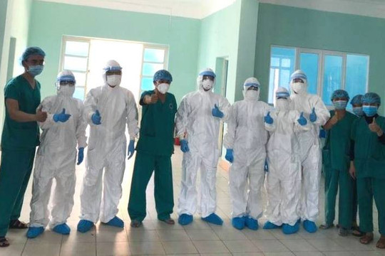 Một bé sơ sinh chào đời trong khu cách ly