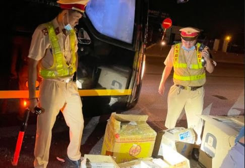 CSGT phát hiện bắt giữ 2.550 bao thuốc lá JET ngoại nhập
