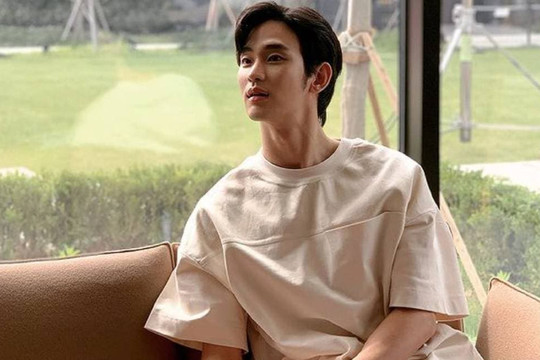 Áp lực nhận cát-xê 10 tỷ đồng/tập phim, Kim Soo Hyun gầy rộc với gương mặt nhỏ hơn cả sao nữ