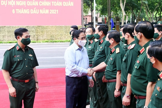 Thủ tướng: Quân đội cần thể chế hóa những tư duy mới về quốc phòng, an ninh 