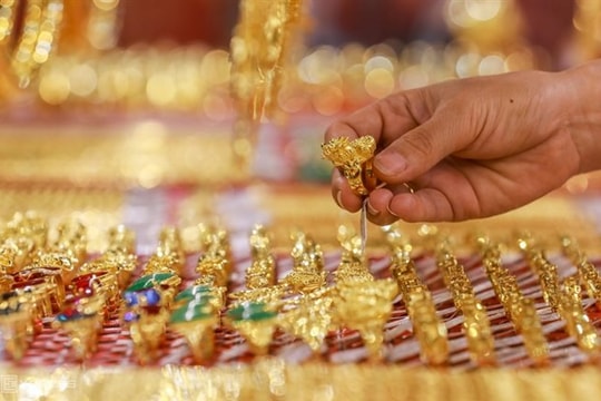 Giá vàng hôm nay 1/7: Neo sát đáy 2 tháng
