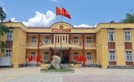 Cách chức Chủ tịch UBND xã nhắn tin đòi tiền phần trăm