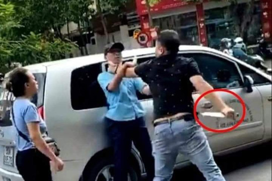 Điều tra vụ nam tài xế kề dao vào cổ nhân viên xe buýt ở Hà Nội