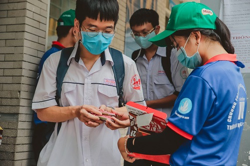 Gần 40.000 phần quà “Tiếp sức mùa thi”