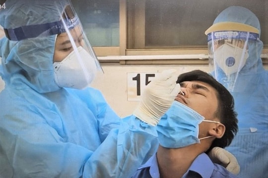Giá test nhanh Covid-19 không được quá 109.700 đồng