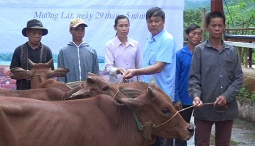 Chính sách cho người dân tộc: Cần những người tận tâm