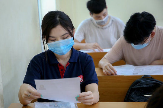 Các trường chuyên Hà Nội hạ điểm chuẩn vào lớp 10