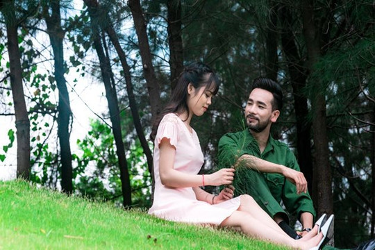 MV "Hẹn ngày trở về" - câu chuyện tình yêu cảm động mùa COVID-19