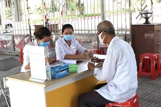 Hà Nội bắt đầu chi trả gộp 2 tháng lương hưu, trợ cấp BHXH