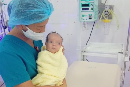 Dùng tre cắt dây rốn, trẻ sơ sinh 6 ngày tuổi bị uốn ván nặng