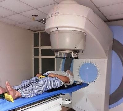 Bệnh nhân ung thư không thể xạ trị vì máy hỏng không ai sửa chữa