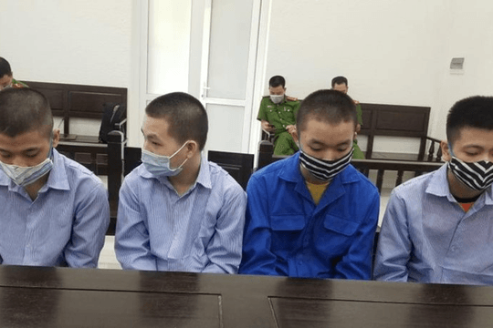 Rủ nhau đi cướp để có tiền ăn chơi