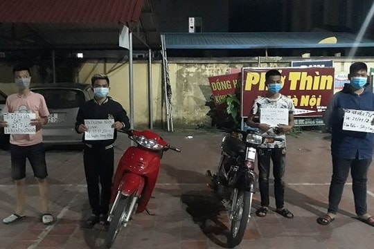 Xử phạt 4 đối tượng lạng lách, đánh võng điều khiển xe mô tô 

