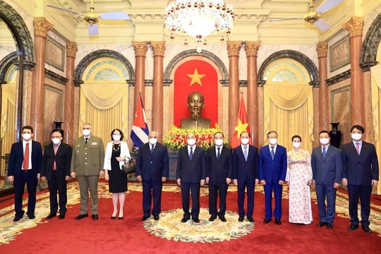 Chủ tịch nước Nguyễn Xuân Phúc tiếp các Đại sứ trình Quốc thư