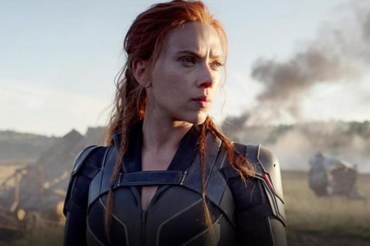 “Black Widow” mở màn rực rỡ với doanh thu 215 triệu USD