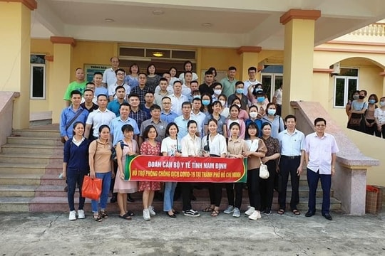 42 cán bộ y tế Nam Định lên đường hỗ trợ TP HCM chống dịch COVID-19