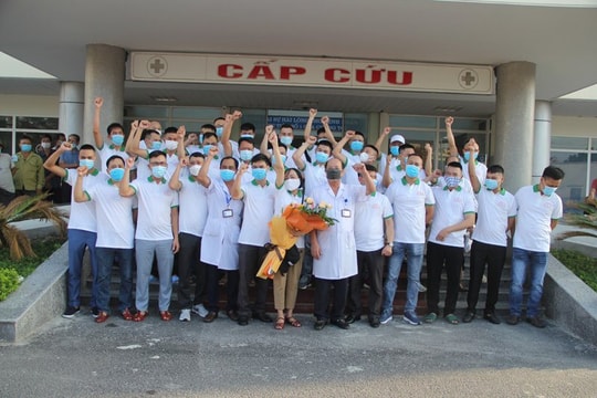 Đoàn 30 y, bác sĩ Bệnh viện 71 Trung ương lên đường hỗ trợ TP HCM chống dịch Covid-19
