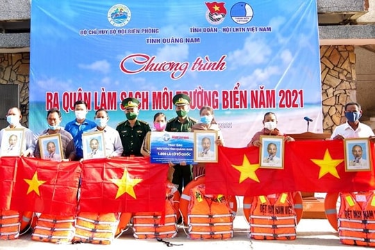 Quảng Nam: Trao tặng 1000 lá cờ Tổ quốc nhiều phần quà cho ngư dân ven biển  