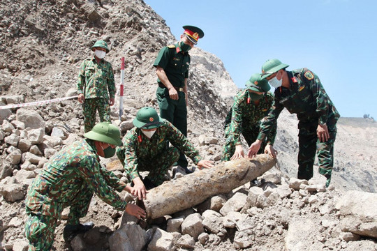 Quảng Ninh: Di dời thành công quả bom nặng gần 230kg tại mỏ than lộ thiên