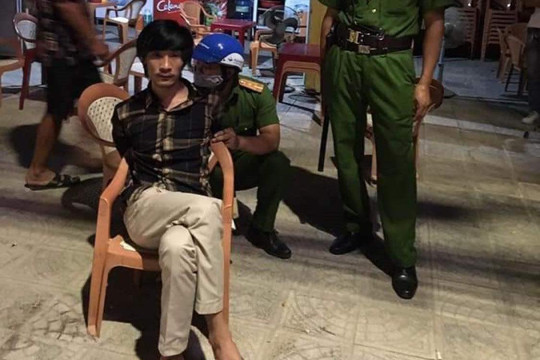 Con trai tâm thần chém mẹ tử vong tại chỗ