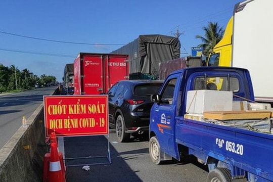 Cấp giấy thông hành qua mã QR cho lái xe  lưu thông phương tiện vận tải