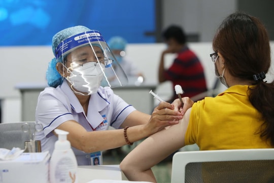 Bộ Y tế hỏa tốc yêu cầu đẩy nhanh tiến độ tiêm vắc xin Covid-19