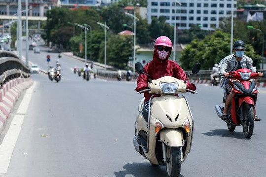 Ngày 17/7, Bắc Bộ nắng nóng, vùng núi mưa dông