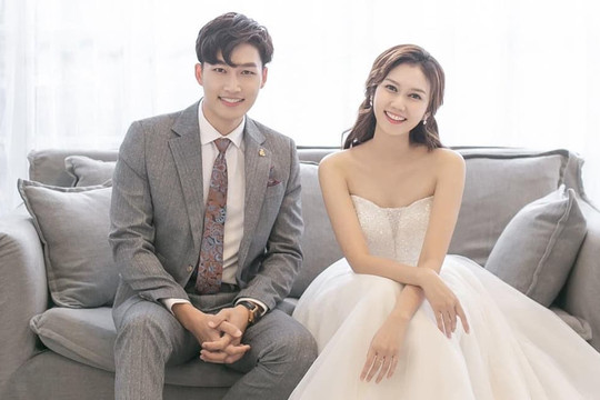 Hương Giang 'Mùa hoa tìm lại' úp mở ảnh cô dâu bên trai trẻ Đình Tú, fans ào ào giục cưới
