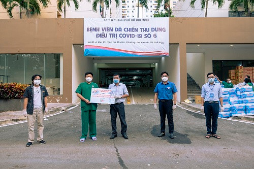 TPHCM: Thăm, tặng quà bệnh nhân đang điều trị tại các bệnh viện dã chiến