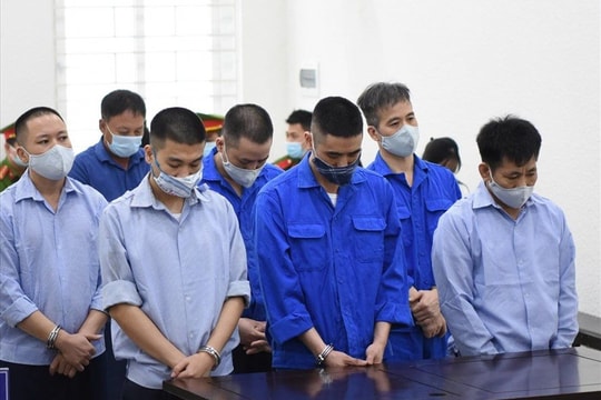 Nhiều cựu cán bộ Thanh tra Giao thông lĩnh án tù trong vụ bảo kê “xe vua” ở Hà Nội