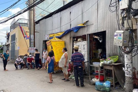Con trai tâm thần đâm chết cha say xỉn khi bị đánh