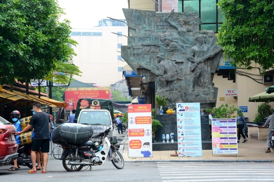 Đi chợ mùa dịch có gì lạ?
