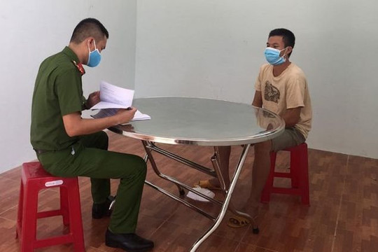 Cầm dao rượt đuổi thành viên chốt kiểm dịch