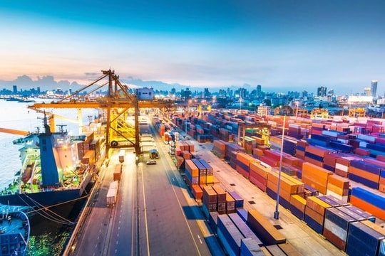 ADB hạ dự báo GDP Việt Nam năm 2021 xuống 5,8%