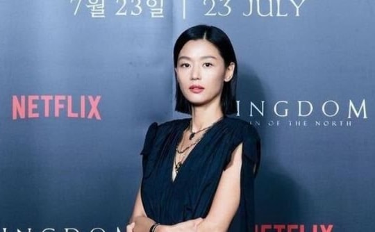 Jeon Ji Hyun lần đầu xuất hiện sau tin đồn ly hôn chồng đại gia
