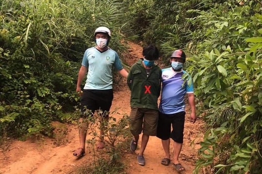 Bắt đối tượng trốn nã trên núi Bà Nà