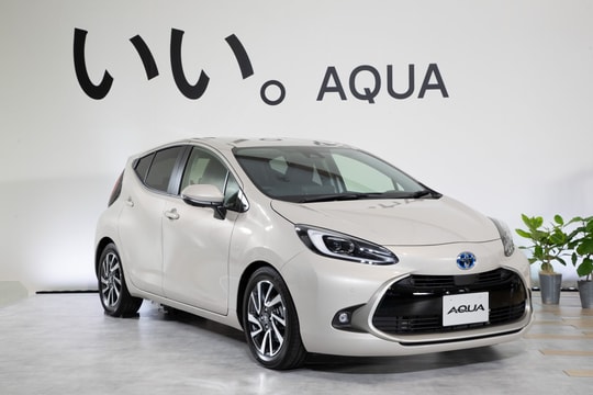 Toyota Aqua 2021 ra mắt, giá từ 415 triệu đồng