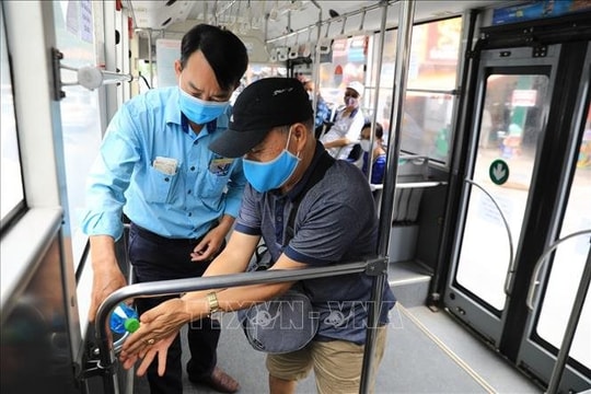Đảm bảo phòng, chống dịch COVID-19 
với các lái xe, phụ xe
