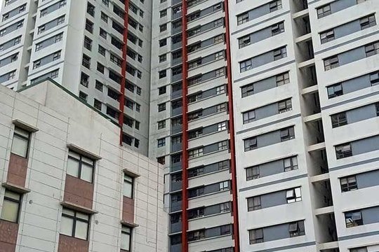 Hà Nội: Điều tra nguyên nhân bé trai 3 tuổi rơi từ tầng 6 chung cư  tử vong