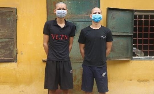 Bắt giữ con nợ, cướp tài sản