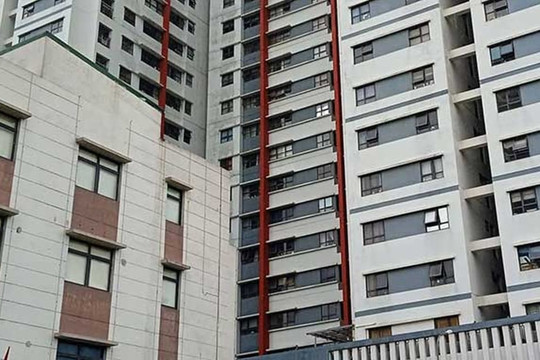Rơi từ tầng 6 chung cư ở Hà Nội, bé trai 3 tuổi tử vong