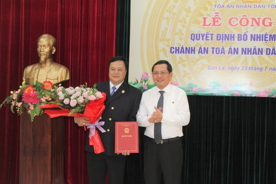 Trao quyết định bổ nhiệm Chánh án TAND tỉnh Sơn La
