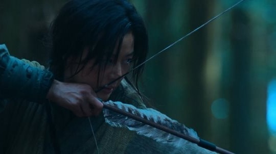 Kingdom của Jeon Ji Hyun ra mắt chưa đầy nửa ngày đã bị chê thảm họa