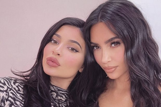 Chấn động: Hai chị em tỷ phú Kim Kardashian và Kylie Jenner bị lấy tên xin trợ cấp thất nghiệp