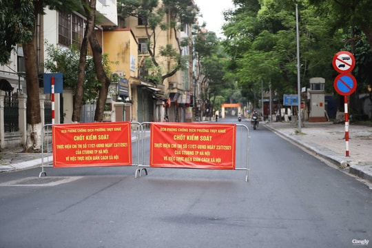 Hà Nội nhắc nhở, xử phạt người dân ra đường không có lý do chính đáng